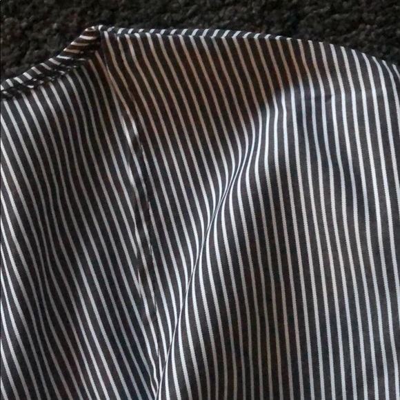 🆕 🔹 Stripe Poplin Bell Sleeve Wrap Top🔹 - Picture 4 of 4